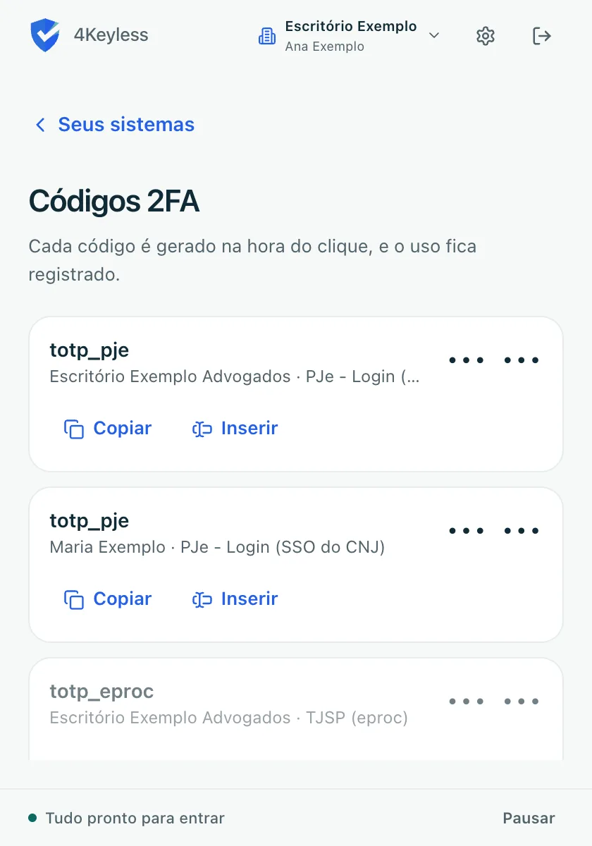 tela Códigos 2FA com dois códigos escondidos, cada um com os botões Copiar e Inserir